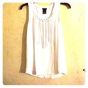 Sleeveless long white shirt